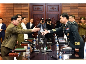 Kuzey Kore Ve Güney Kore Askeri Heyetlerinden Görüşme