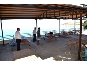 Başkan Tekin Plaj Tesislerini İnceledi