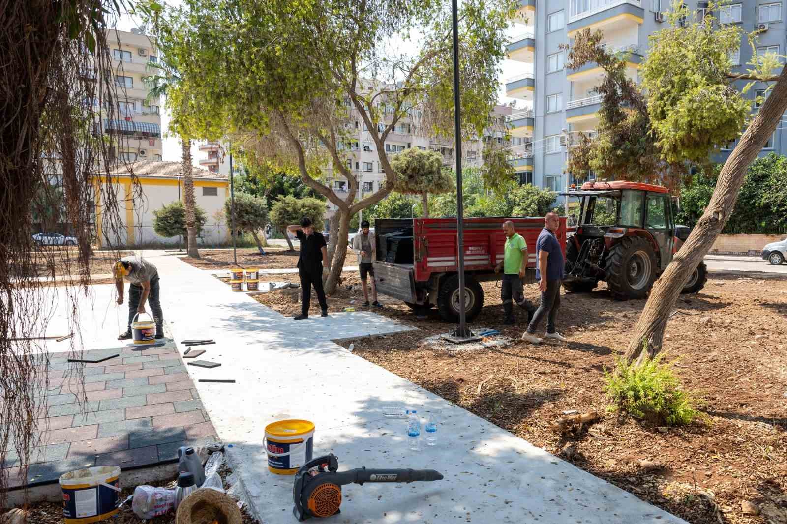 mersin-de-iki-park-bastan-sona-yenileniyor