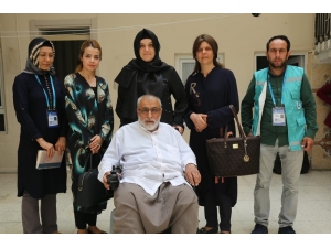 Ayşe Ekinci Çat Kapı Ev Ziyaretlerini Sürdürüyor