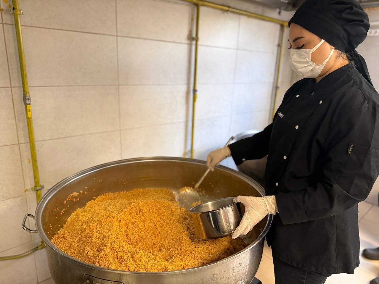 karabuk-belediyesinden-her-gun-430-kisiye-sicak-yemek-destegi