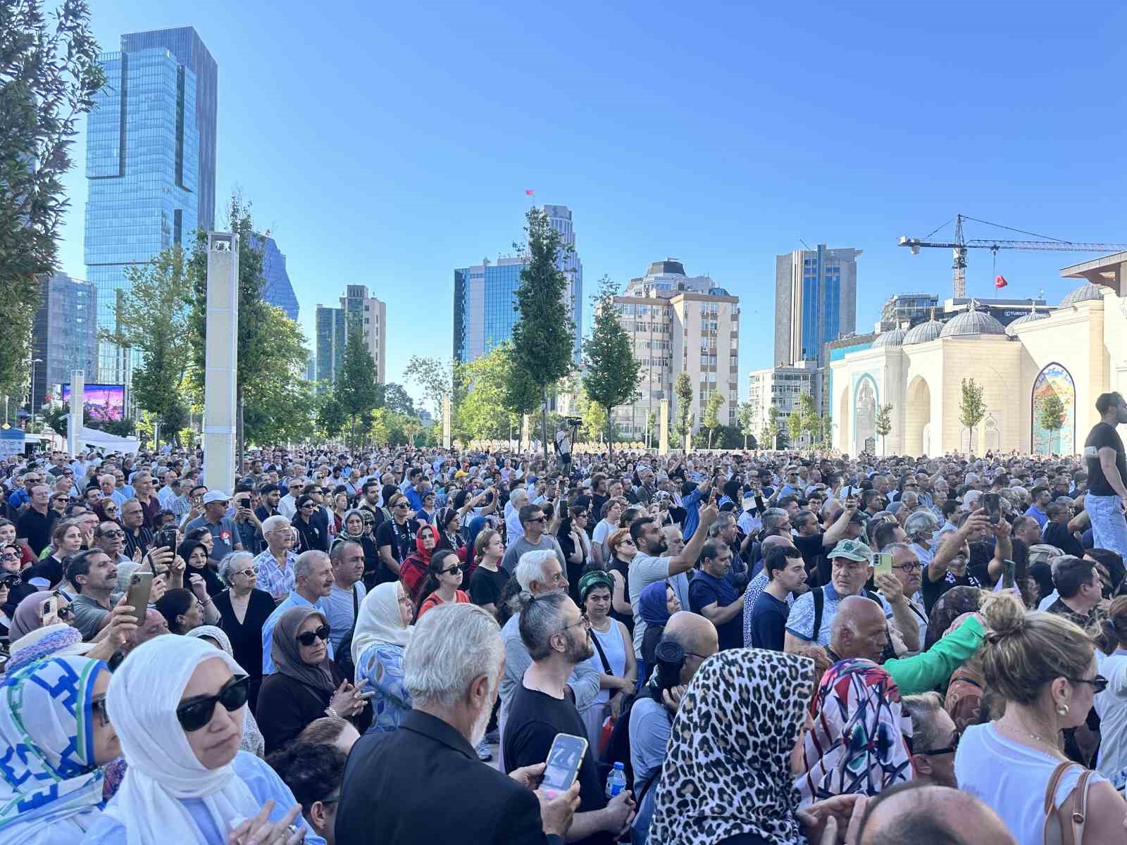 usta-oyuncu-kadir-inanir-son-yolculuguna-ugurlandi