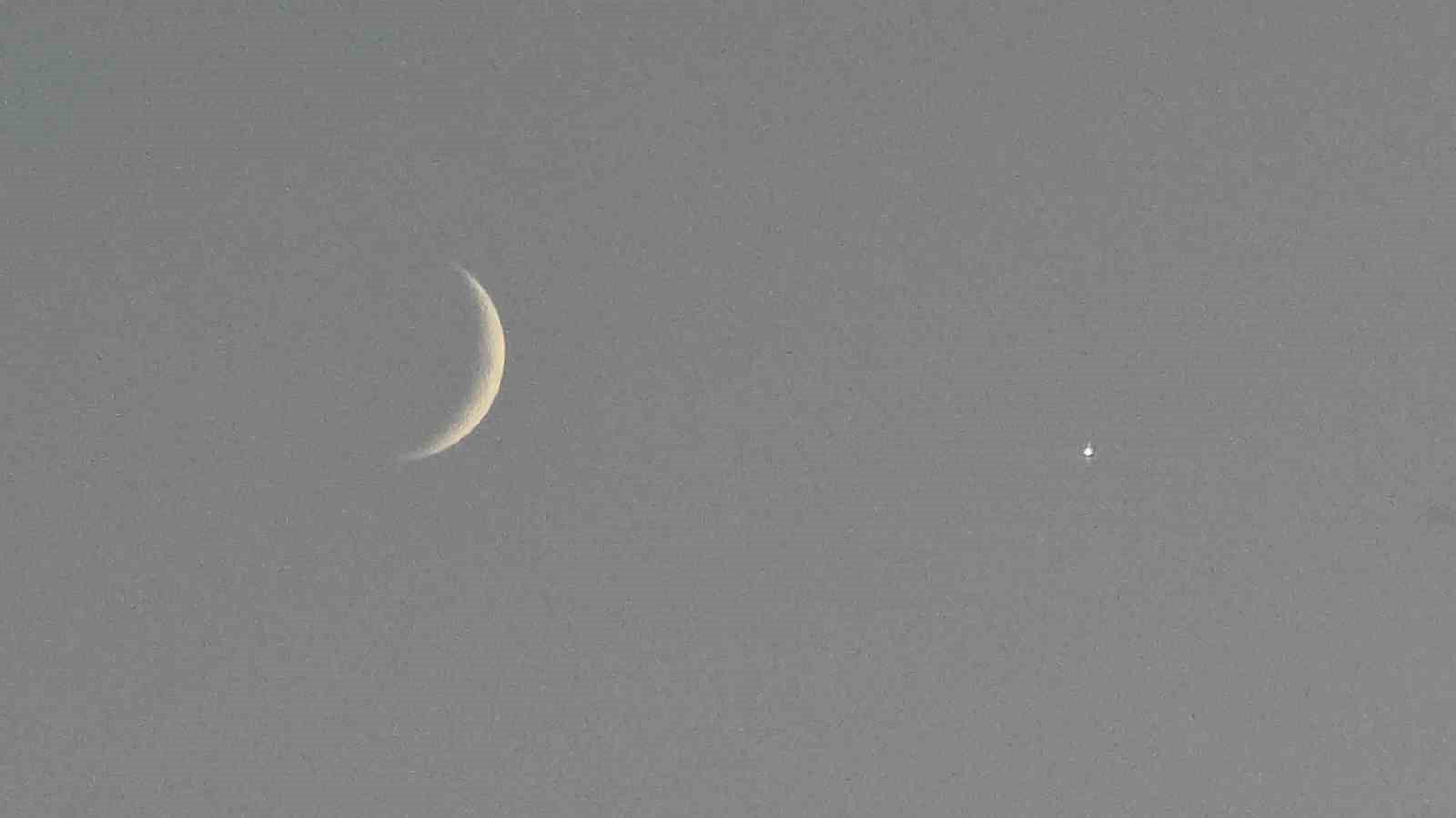 van-semalarinda-hilal-ay-ve-venus-ayni-karede