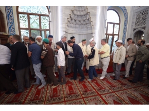 Başkan Karaosmanoğlu: “Bu Bayram Çocukları Özellikle Sevindirelim”