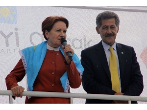 Akşener Yağmur Nedeniyle Mitingi Yarıda Kesti