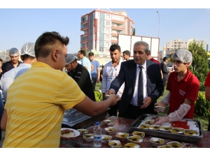 Demirkol, Bayram Geleneklerini Yaşatmayı Sürdürüyor