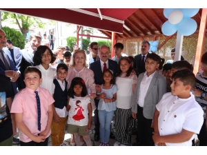 Vali Çakacak Huzurevi Sakinleri Ve Çocuklarla Bayramlaştı