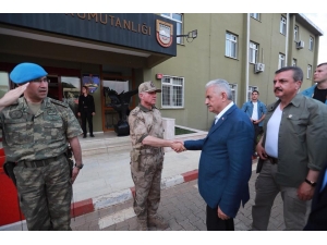 Başbakan Yıldırım Mehmetçikle Bayramlaştı