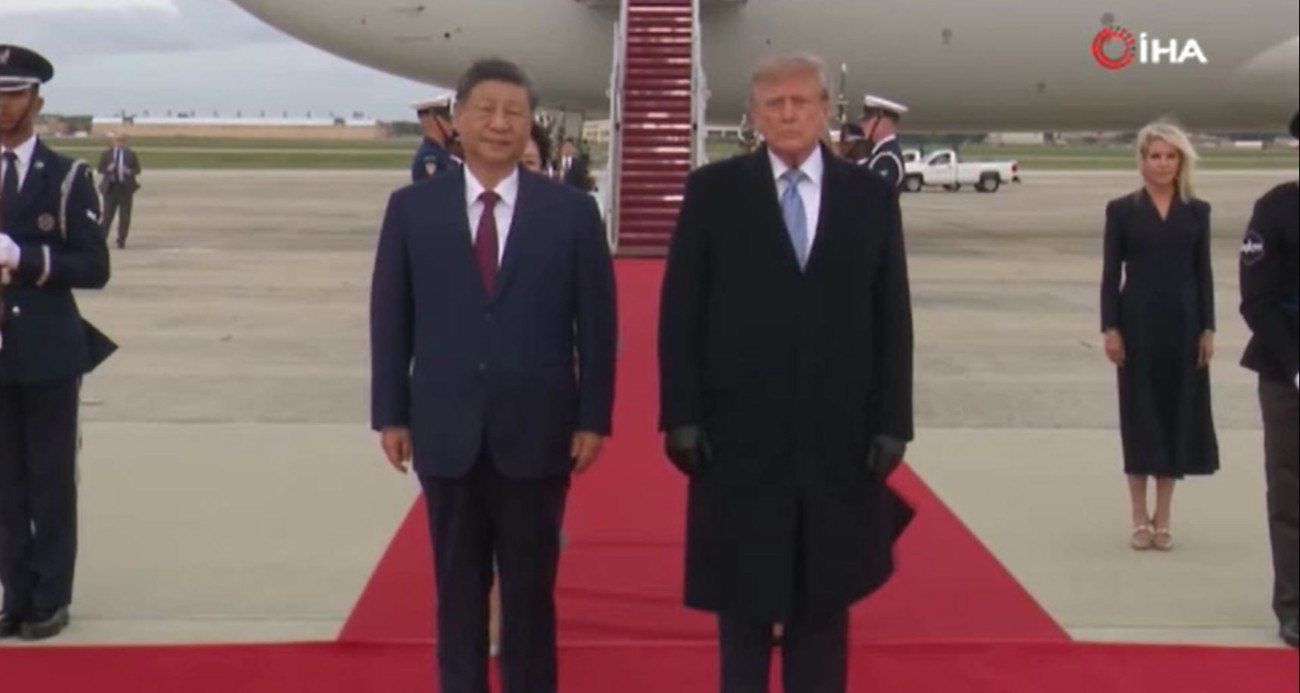 trump-xi-yi-hava-ussunde-kirmizi-haliyla-karsiladi