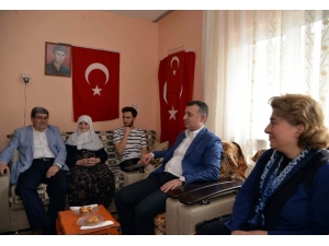 Bilecik Valisi Büyükakın’dan Şehit Ailelerine Ziyaret