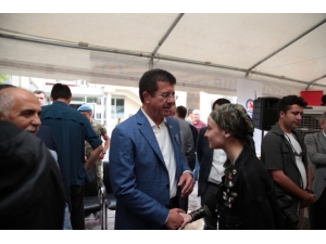 Bakan Zeybekci Memleketi Denizli’de Vatandaşlar İle Bayramlaştı