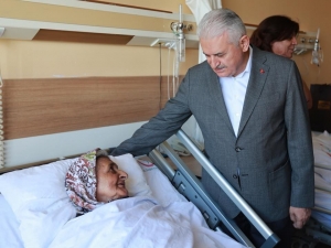 Başbakan Yıldırım, Hastane Tedavi Gören Hastaların Bayramını Kutladı