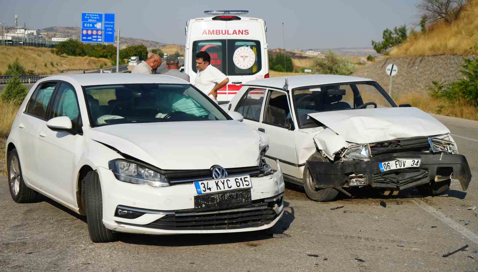 kirikkale-de-iki-otomobil-kafa-kafaya-carpisti-5-yarali