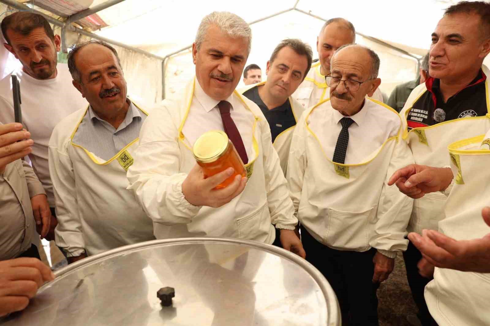 konya-da-geleneksel-bal-hasadi-programi