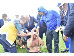 Yaralının Yardımına Vekil Adayı Koştu