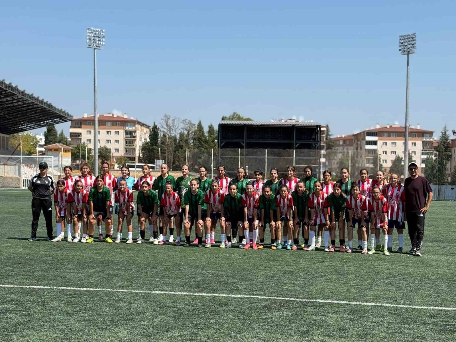 bilecik-kolej-spor-kulubu-u15-gelisim-ligi-oncesi-moral-buldu