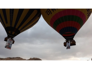 Kapadokya’da Balonlar ’Vakit Kapadokya Vakti’ Pankartlarıyla Havalandı