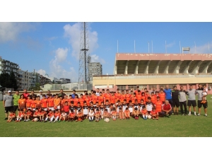 Adanaspor’da Bin 100 Sporcu İle Futbol Şenliği