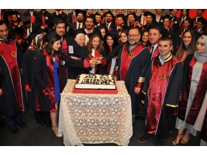 Veteriner Fakültesinin Mezuniyet Sevinci