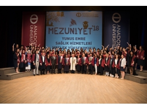 Anadolu Üniversitesi Mezunlarını Uğurluyor