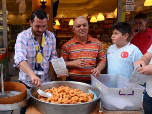 Aziz Yıldırım Seçimi Kaybetti, Turgutlulu Peynirci Lokma Döktürdü
