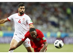 İngiltere Son Dakikada Galip