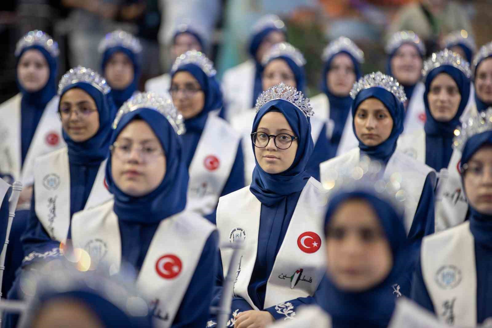 cumhurbaskani-yardimcisi-yilmaz-sakarya-da-hafizlik-icazet-merasimi-ne-katildi