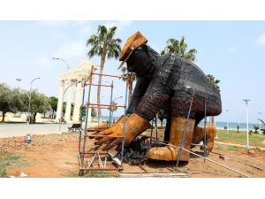Mersin’de Dev Boyutlarda Botanik Heykeller İnşa Ediliyor