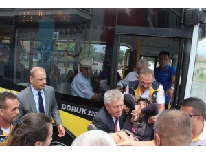 Sağlık Müdüründen Otobüste Fenalaşan Yaşlı Kadına Can Kurtaran Müdahale