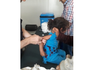 Bayram Dönüşü Suriyeli Çocuklar Aşılanıyor