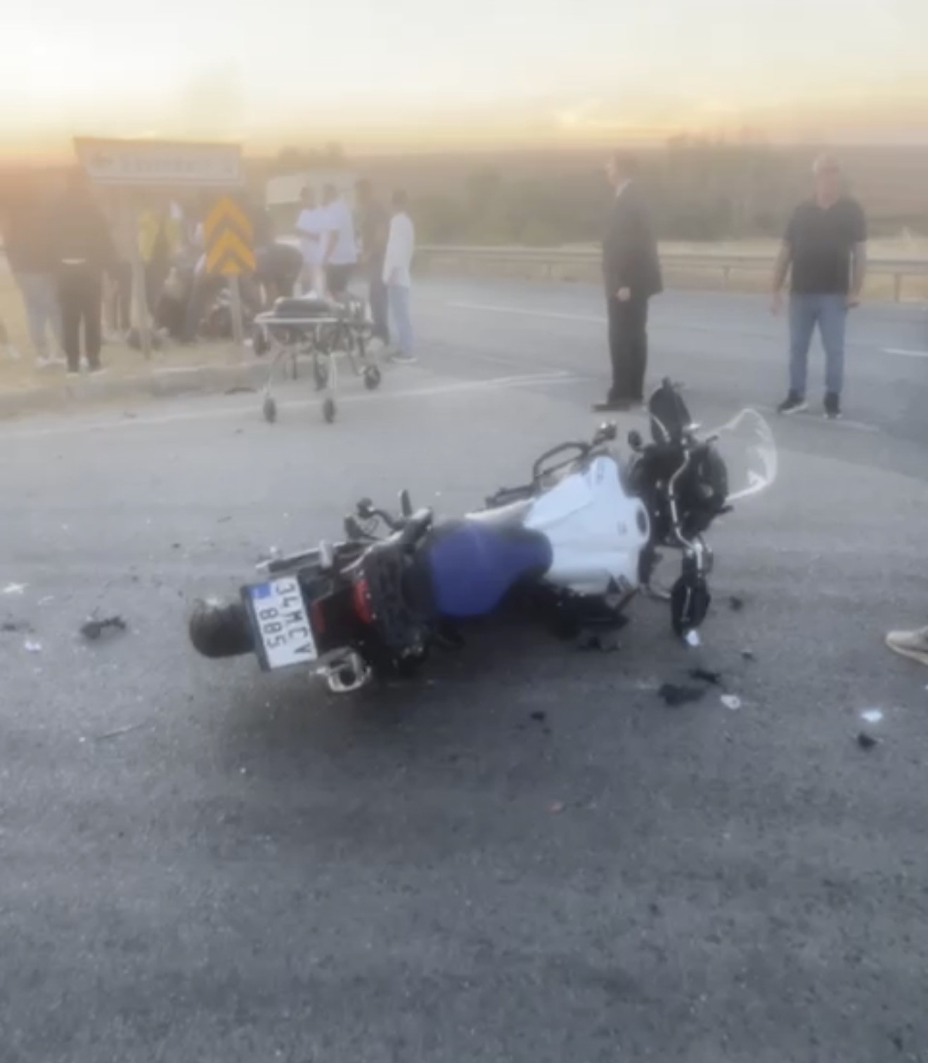 luleburgaz-babaeski-yolunda-motosiklet-otomobile-carpti-1-agir-yarali