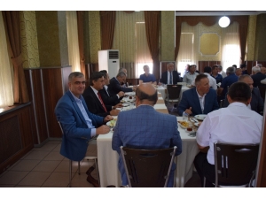 Ak Partili Adaylar Muhtarlarla Bir Araya Geldi