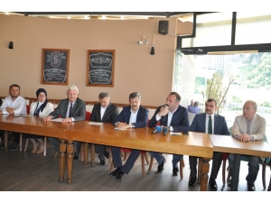 Ak Parti Milletvekili Adayları Muhtarlarla Bir Araya Geldi