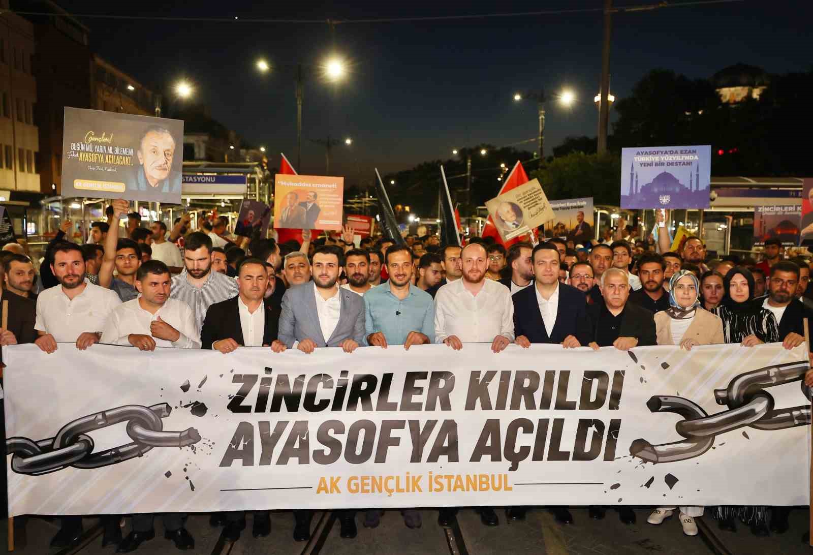 ak-parti-genclik-kollari-ndan-duzenlenen-ayasofya-yuruyusu-ne-binler-katildi