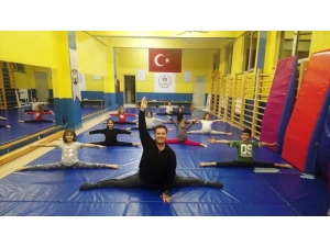 Ayvalık’ta Gençlik Hizmetleri Ve Spor Müdürlüğü’nden Yaz Spor Okulları