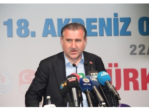 Bakan Osman Aşkın Bak, Milli Sporcularla Bir Araya Geldi