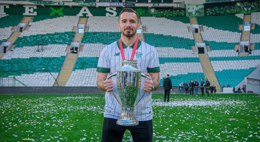 talha-yunkus-bursaspor-a-veda-etti
