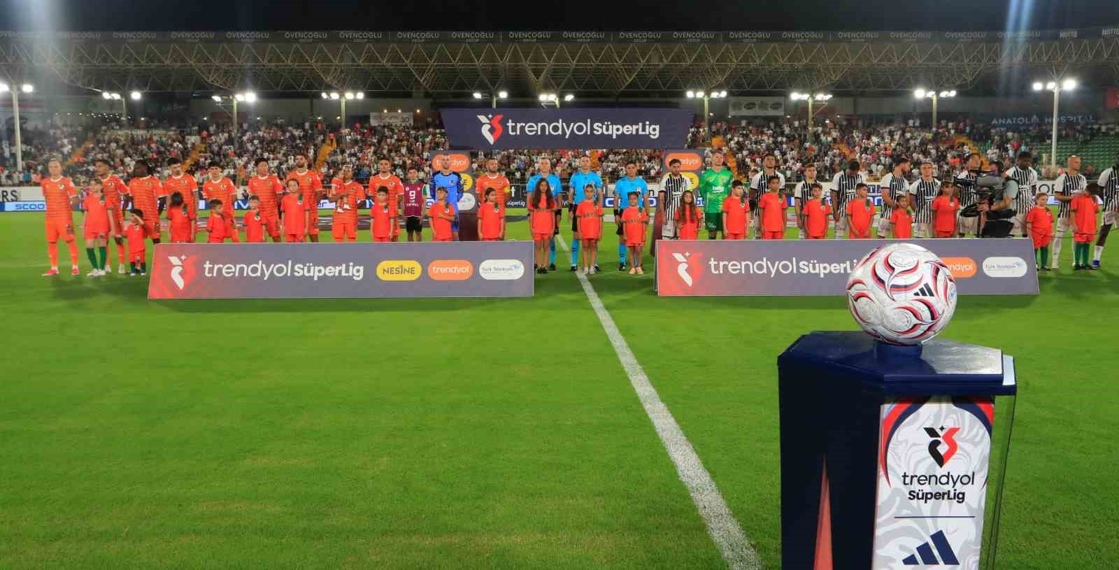 trendyol-super-lig-corendon-alanyaspor-0-besiktas-0-mac-devam-ediyor