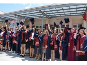 Engelliler Entegre Yüksekokulu’nda Mezuniyet Sevinci