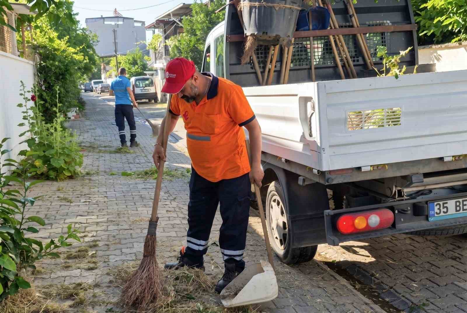 efeler-belediyesi-nden-sokaklarda-temizlik-calismasi