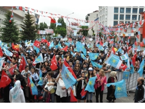 Akşener Kars’ta Beklediği İlgiyi Görmedi