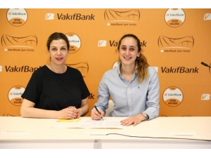 Vakıfbank, Melis, Ayça Ve Gizem İle Devam Ediyor