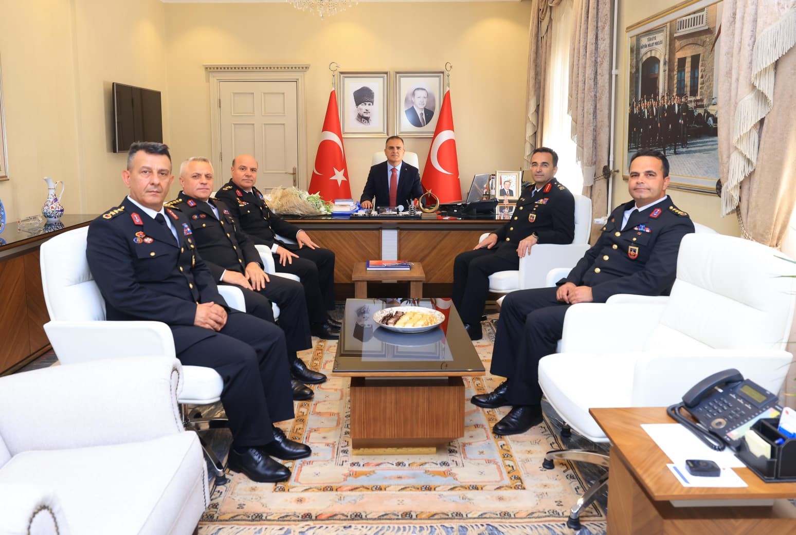 mugla-valisi-akbiyik-jandarma-yi-agirladi