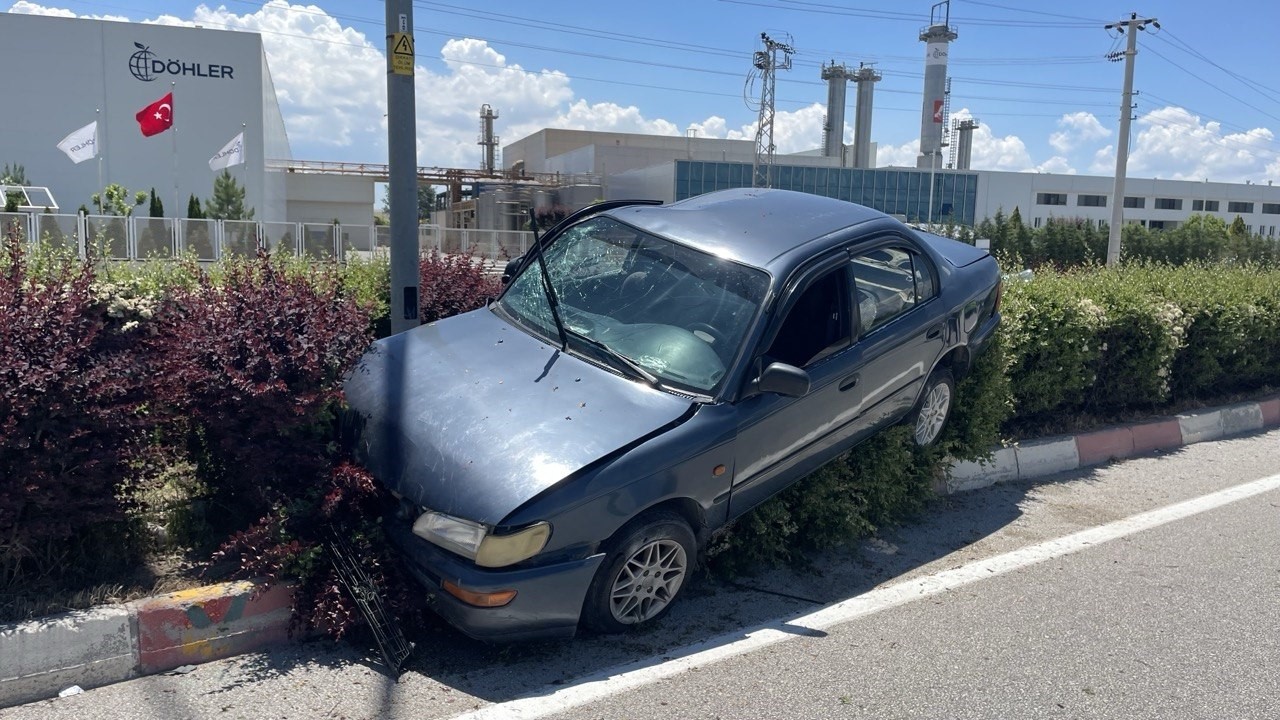 karaman-da-cipe-arkadan-carpan-otomobil-refuje-cikti-3-yarali