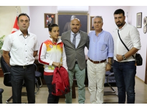 Avrupa İkincisi Fadime’den İl Müdürü Demir’e Ziyaret