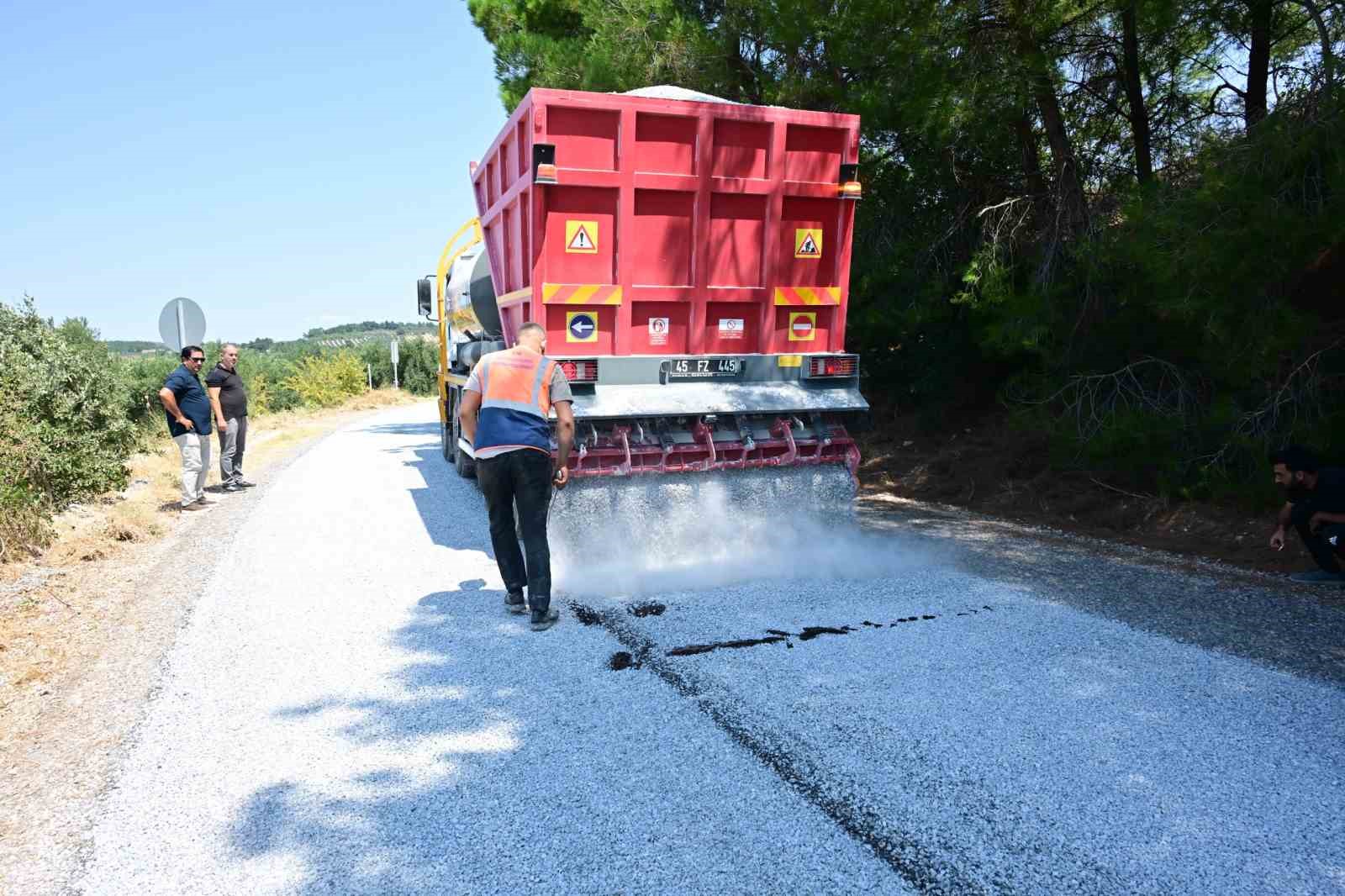 soma-da-mahalle-yollarina-ikinci-kat-asfalt-atiliyor