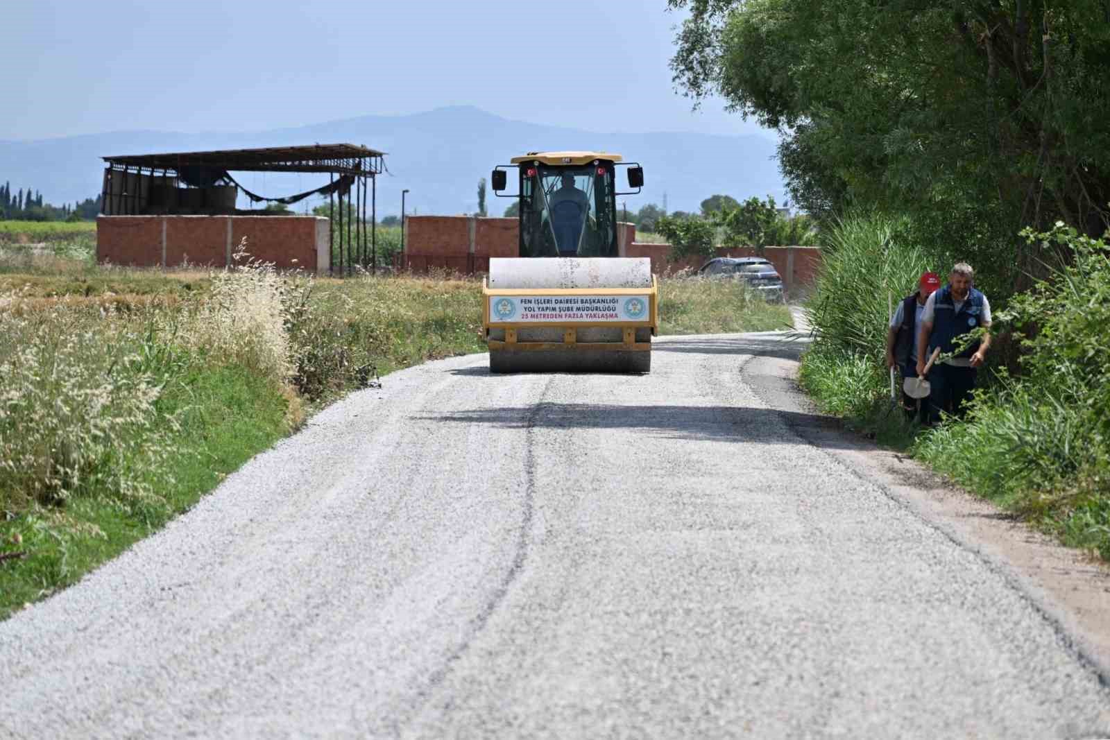 salihli-de-5-mahalleyi-baglayan-yol-bastan-sona-yenilendi
