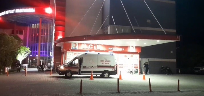 konya-da-otomobille-carpisan-motosikletteki-2-kisi-yaralandi