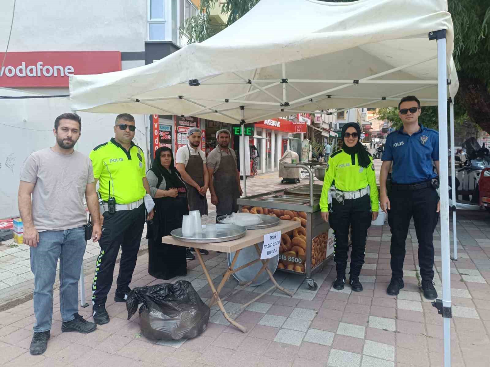 sandikli-da-sehit-polis-memuru-yasar-ozlem-icin-mevlit-okutuldu
