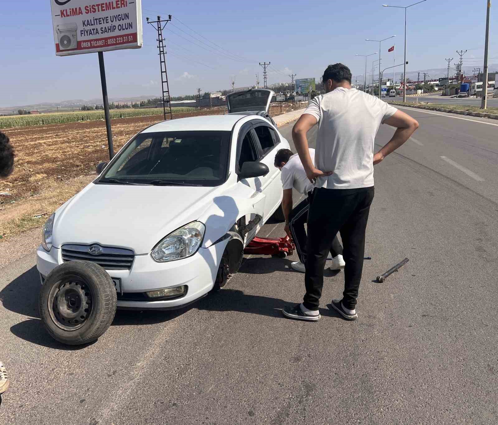 zorlu-gecen-kpss-nin-ardindan-kullandigi-otomobilin-tekeri-yerinden-firladi